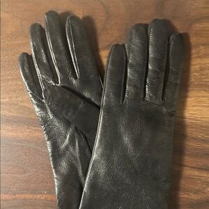 Lord & Taylor Classic Black Leather Gloves